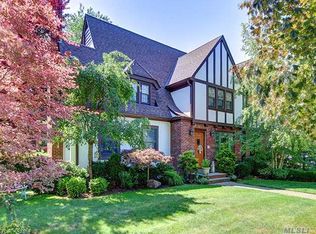 42 Wellington Rd, Garden City, NY 11530