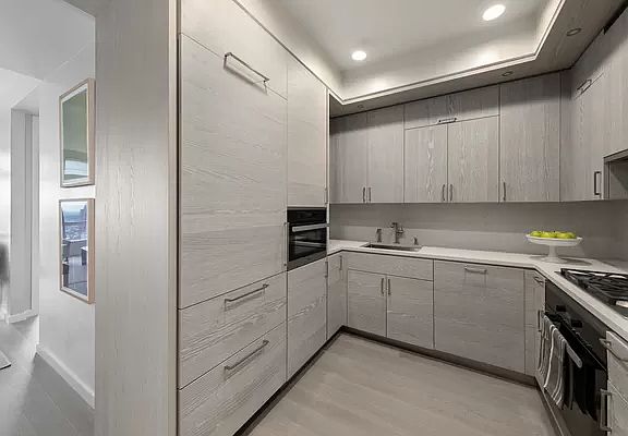 4th image of 1 City Poin APT 37J