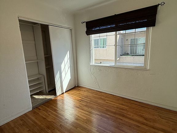 4th image of 305 E Bay Ave #5