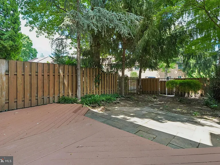 156 Eaton Dr — Photo 22