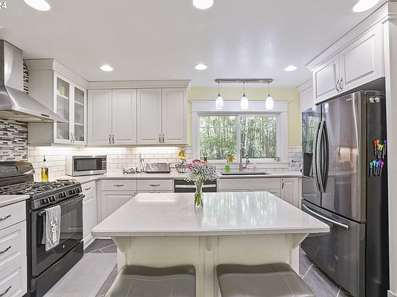 Kitchen-Island>