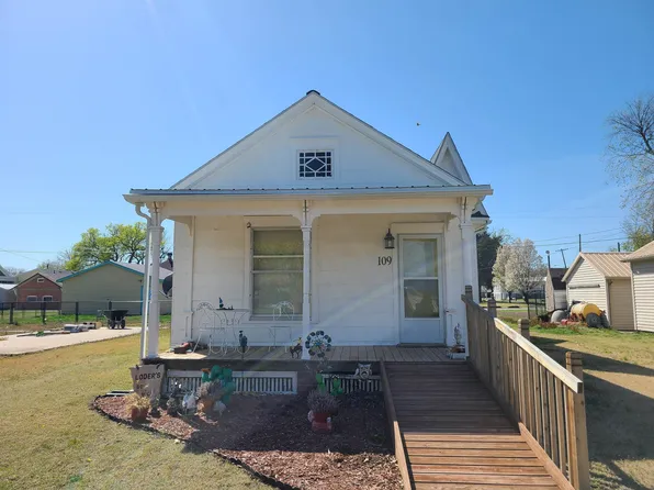 109 N Walton St, Marquette, KS 67464
