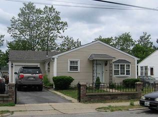 46 Lorraine St, Pawtucket, RI 02860