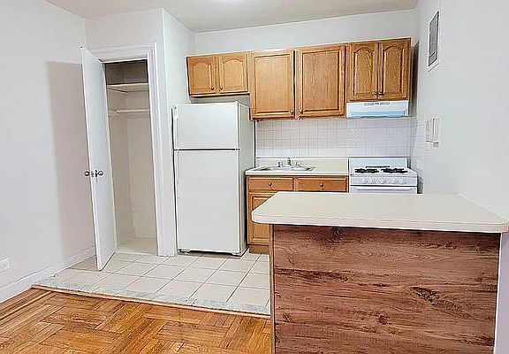 2nd image of 1404 Noble Ave APT 5K