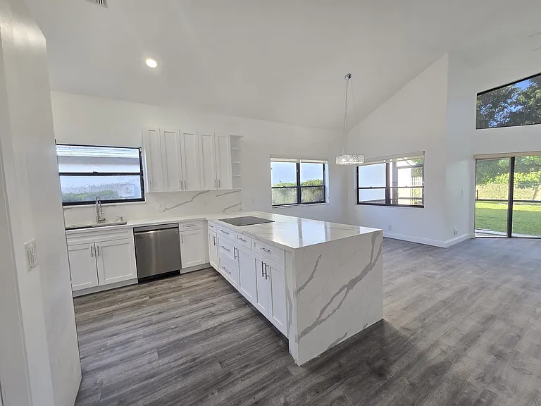 8598 Kimble Way — Photo 7