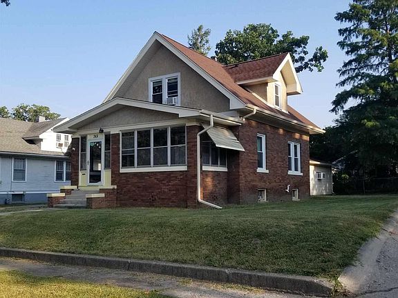 2nd image of 749 Warren St