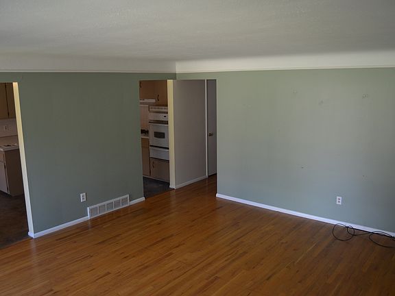 3rd image of 5636 Andover Blvd