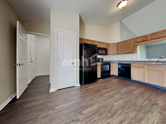 4th image of 1028 W Muskegon Dr