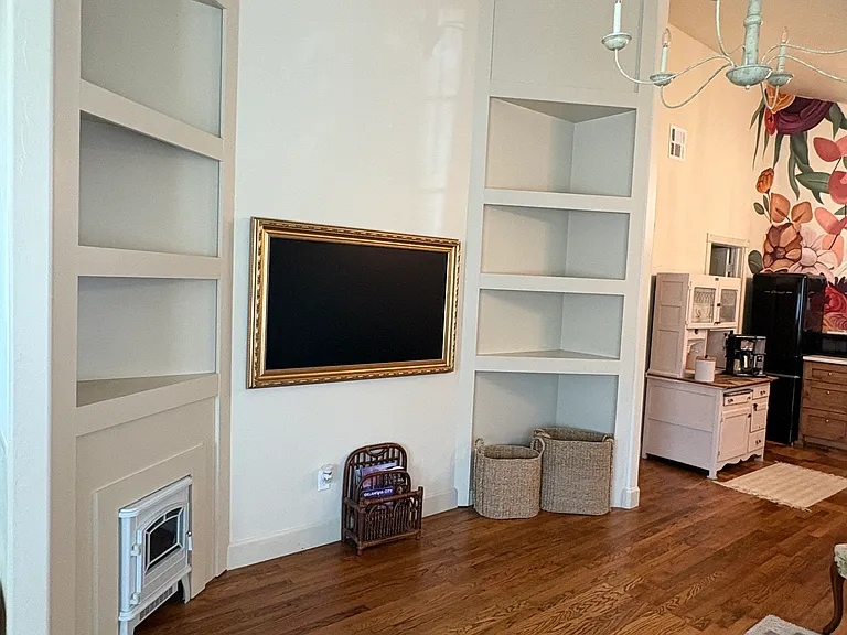 105 E Johnson St — Photo 6