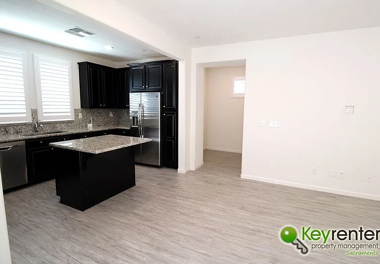 1061 Chapelhill Ln — Photo 13
