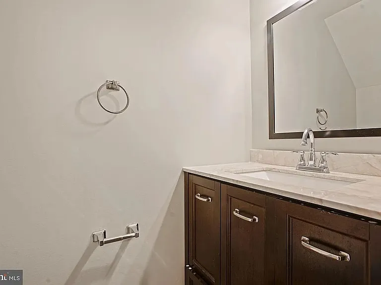 1225 Michigan Ct — Photo 10