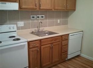 2408 Laclede Station Rd APT 5, Maplewood, MO 63143