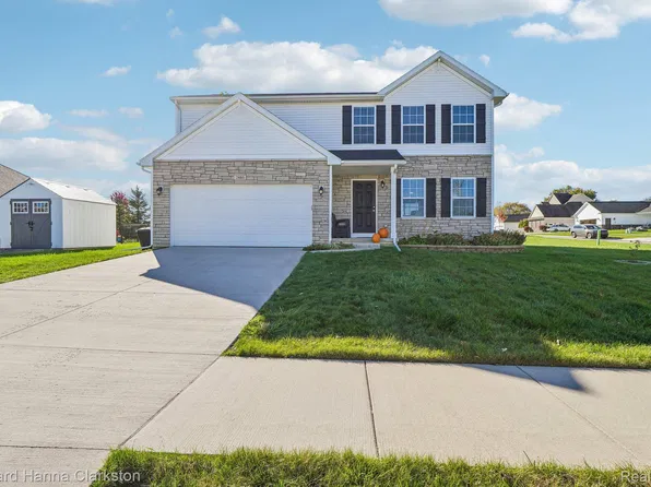 2885 Berkshire St, Lapeer, MI 48446