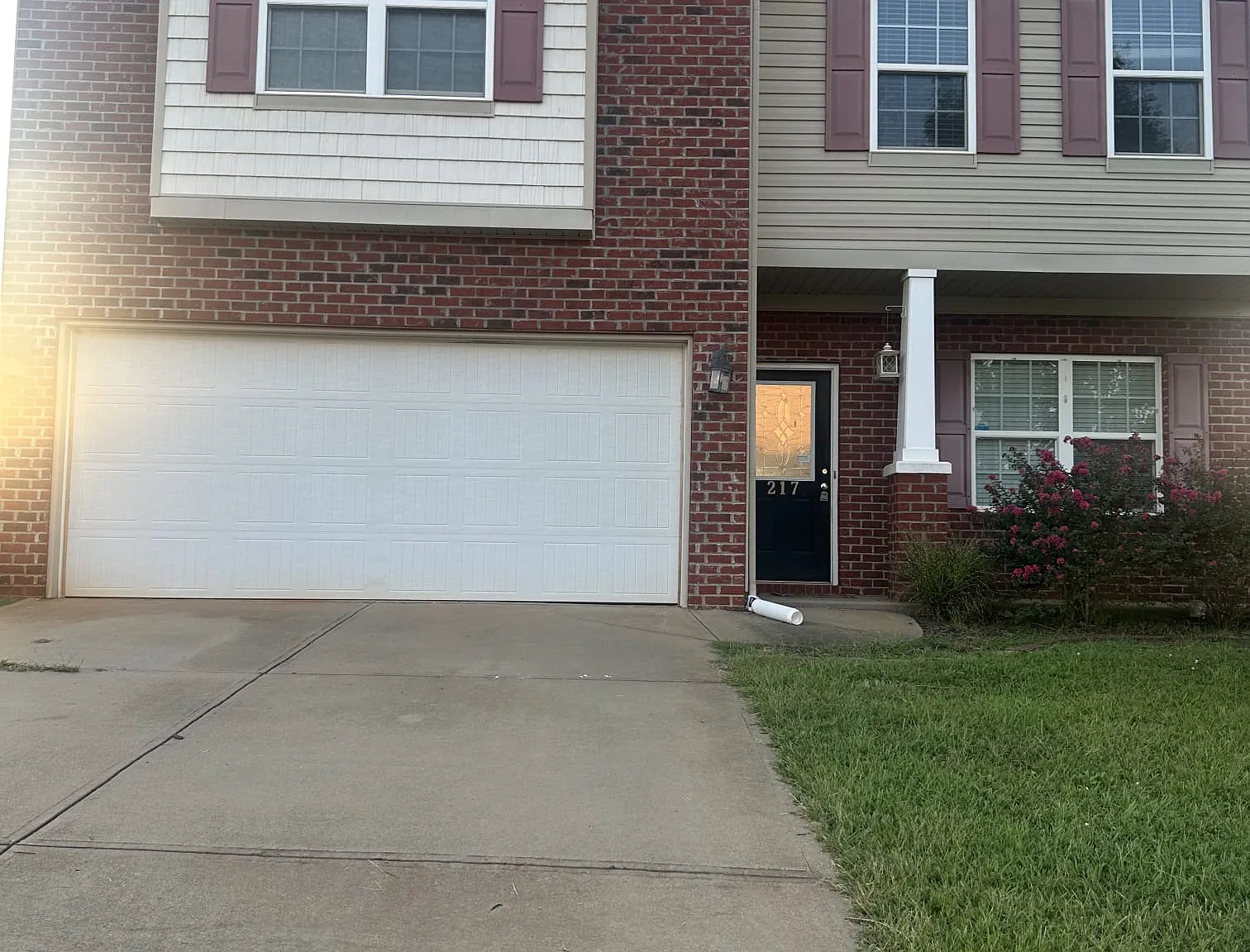 4 bed, 2.5 bath, 2287 sqft, $1,900 — Photo 1
