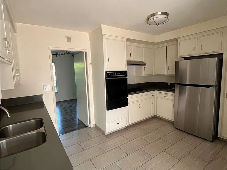 837 S Windsor Blvd #7 — Photo 28