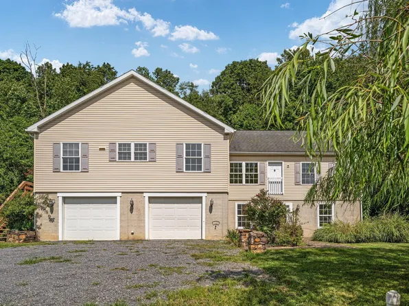 102 Zebra Ln, Berkeley Springs, WV 25411