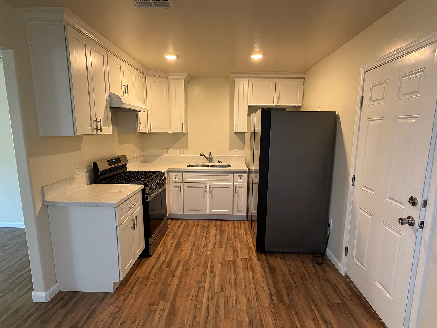 3 bed, 986 sqft, $1,695 — Photo 3