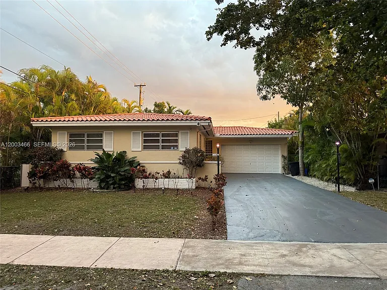 1556 San Benito Ave — Photo 24