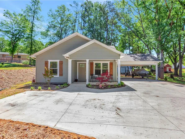 304 N Pine St, Walhalla, SC 29691