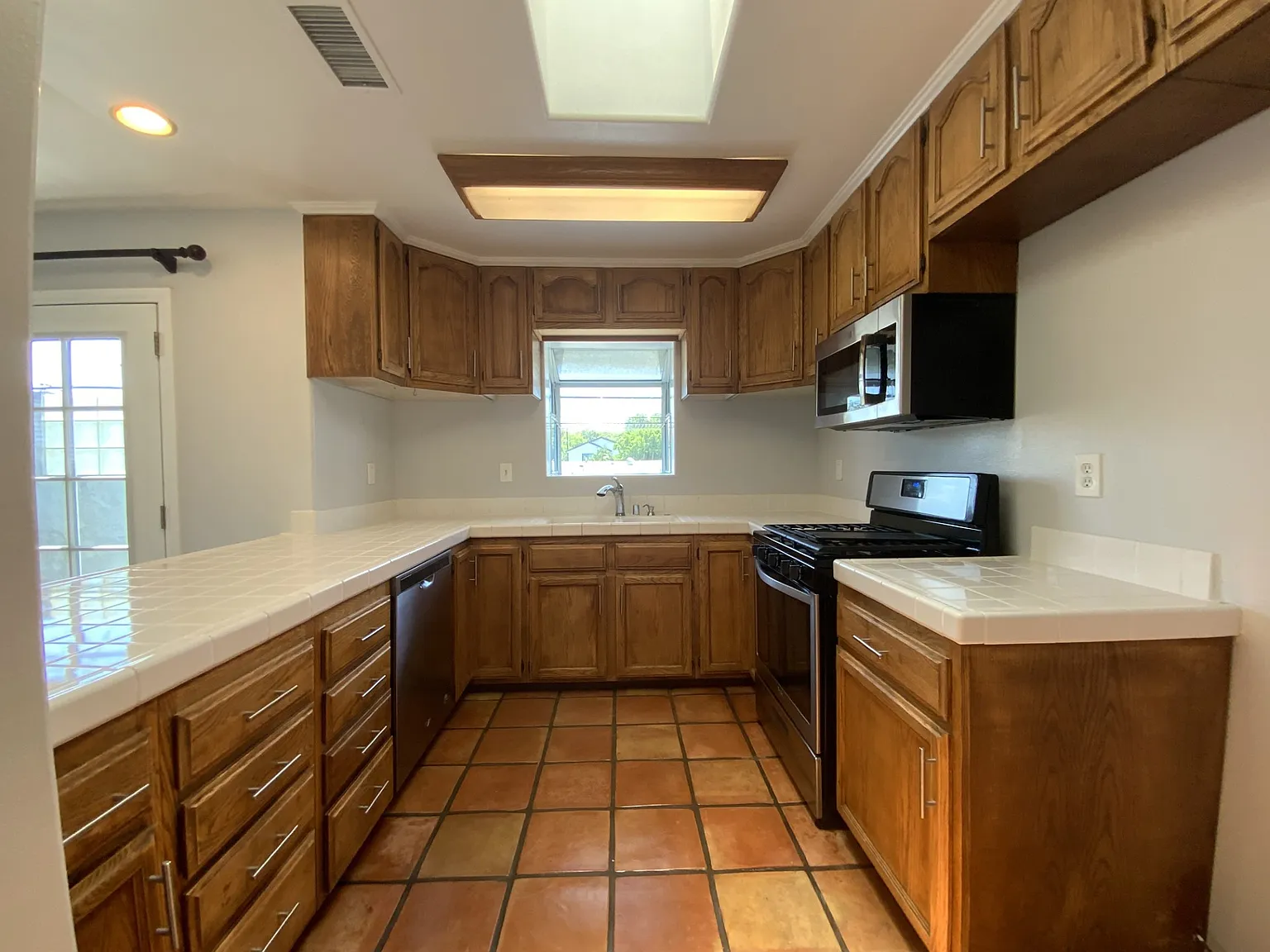 533 S Main St — Photo 3