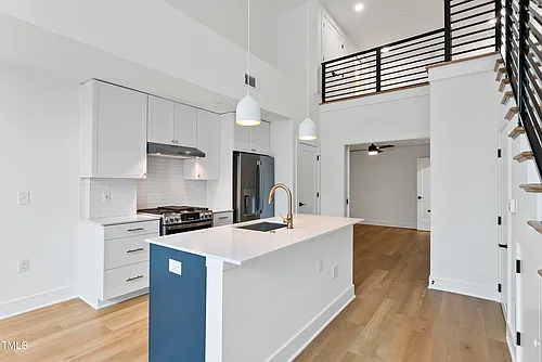 615 Daniels St #111 Photo 1
