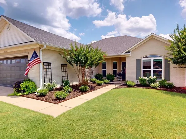 1260 Champions Dr, Conway, AR 72034