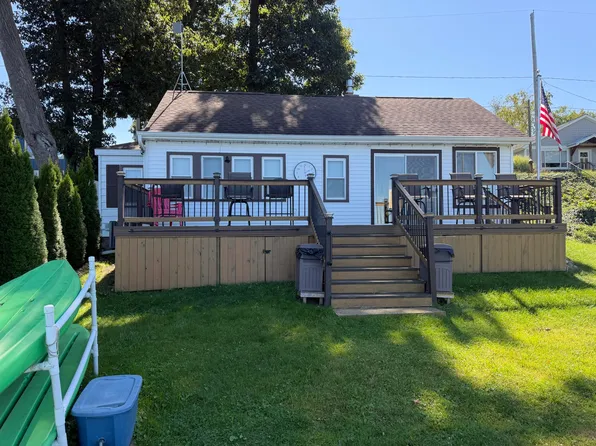 43738 Eagle Lake Dr, Paw Paw, MI 49079