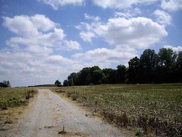 2nd image of 2589 E Metz Rd