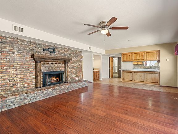 5th image of 898 Crestwood Lane