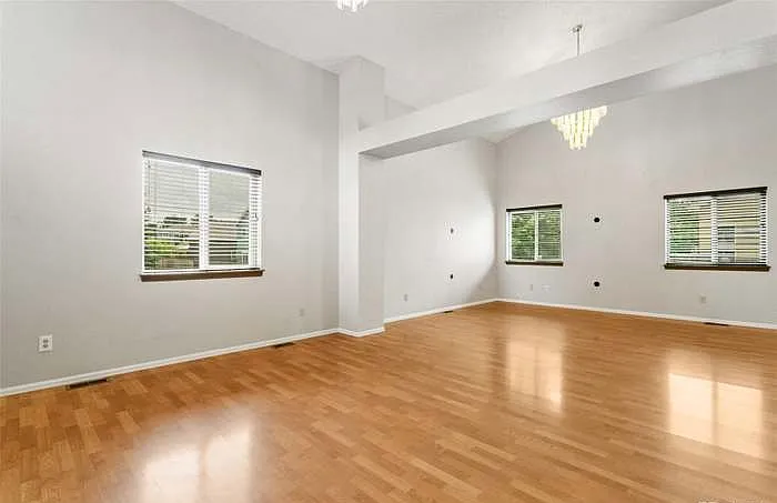 3 bed, 2776 sqft, $2,350 — Photo 2