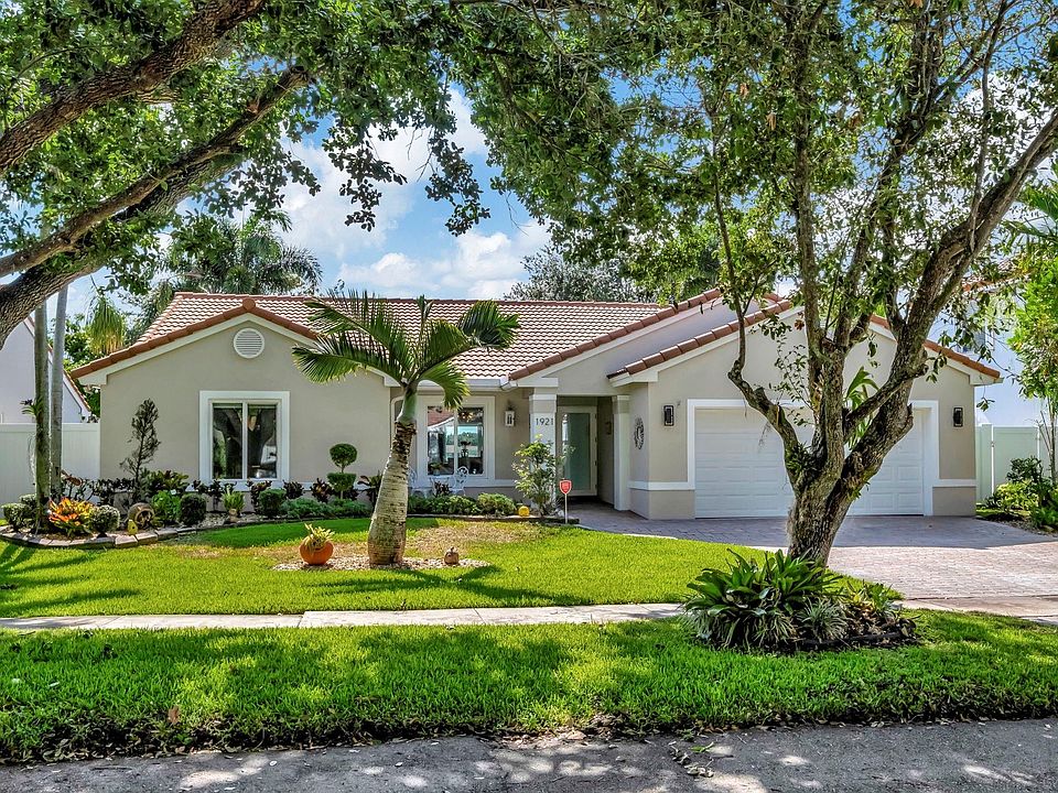 1st image of 1921 SW 133rd Avenue