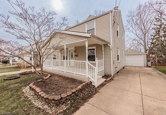 2nd image of 1584 Oakwood Ave