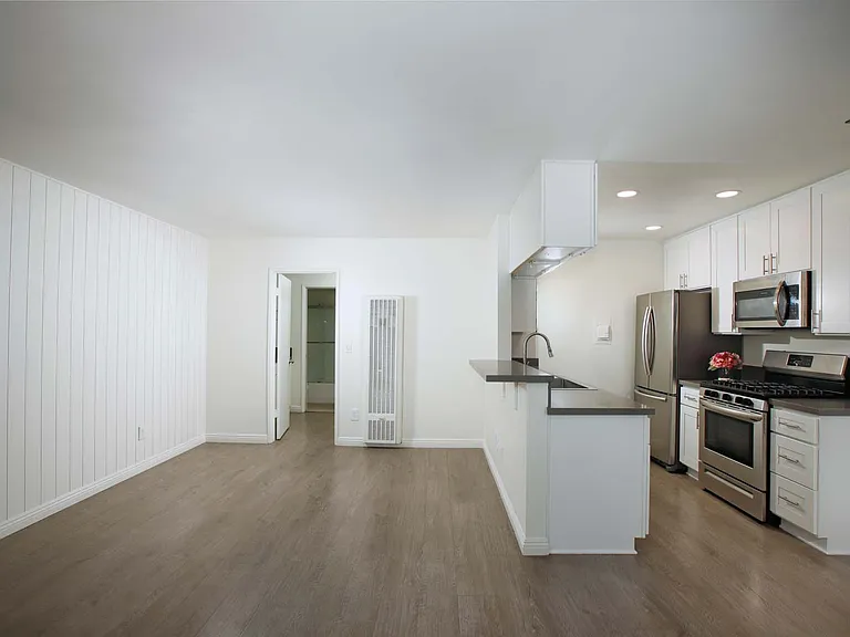 441 W Burchett St — Photo 27