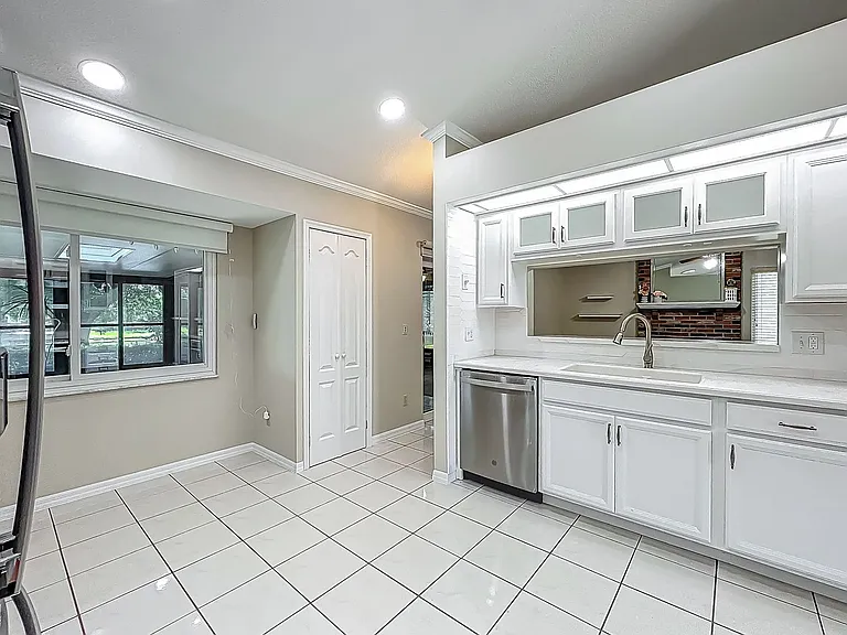 1843 Shadyhill Ter — Photo 11