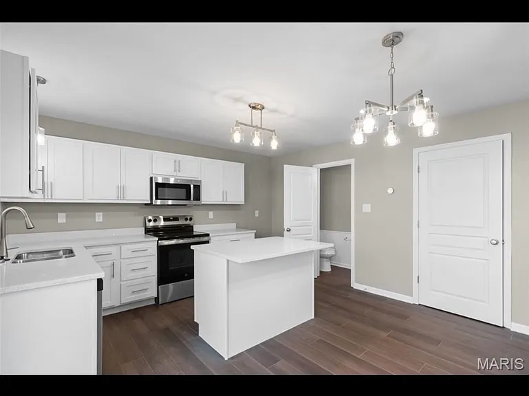 427 Parkgate Dr — Photo 1