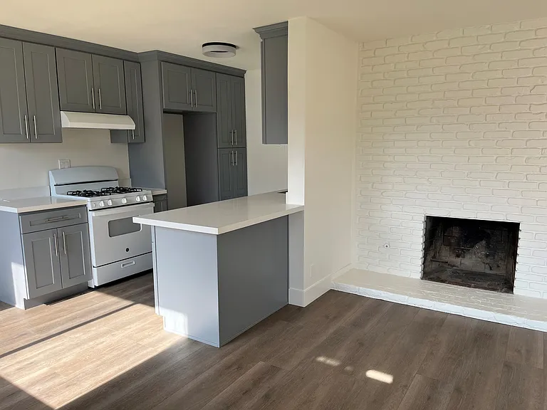 17122 Emerald Ln #C — Photo 2