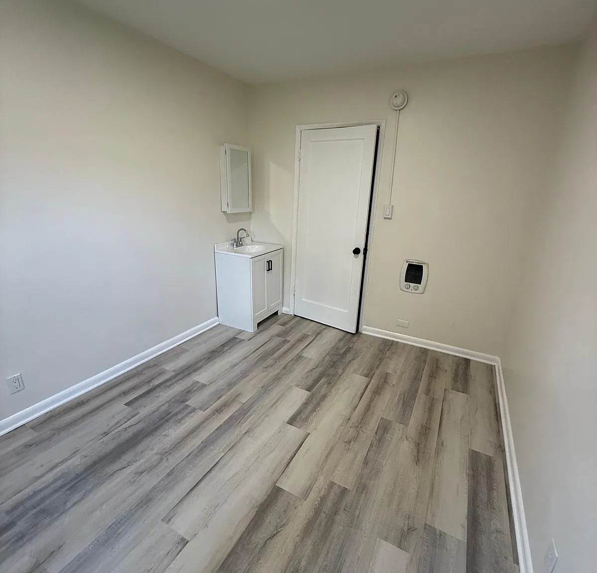 1 bed, $800 — Photo 1