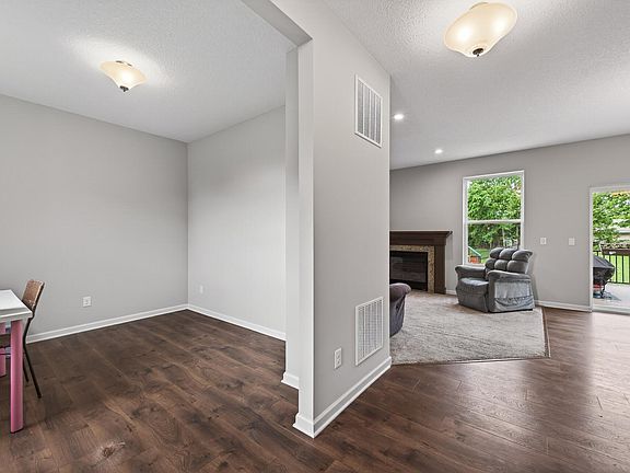 3rd image of 7641 Palmgren Ave NE