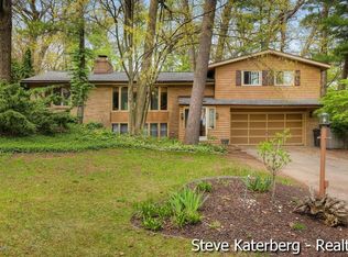 1239 Mapleview St SE, Kentwood, MI 49508