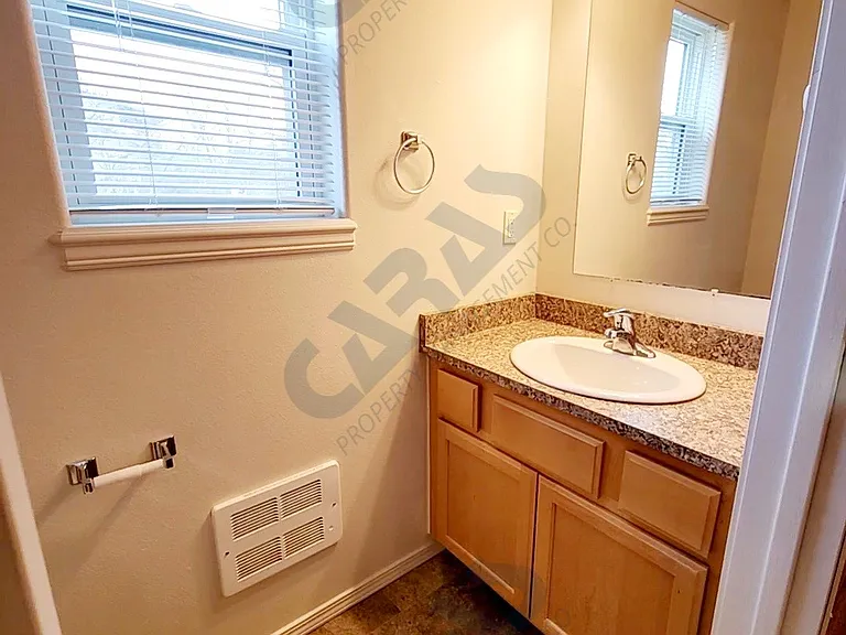 208 2nd Ave SE — Photo 9