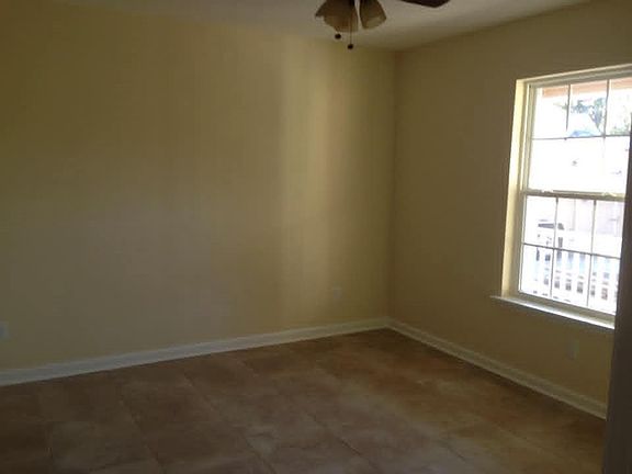5th image of 239 Pecan Point Rd E