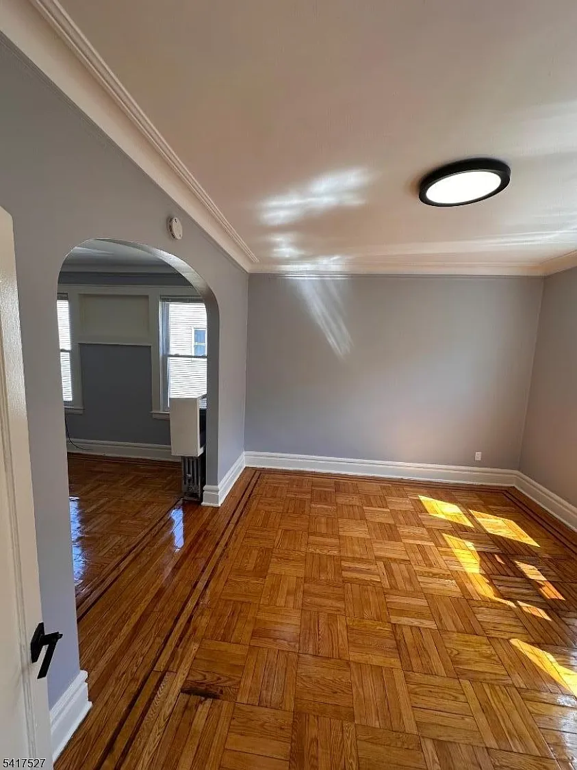 2 bed, 1.0 bath, 5000 sqft, $2,100 — Photo 3