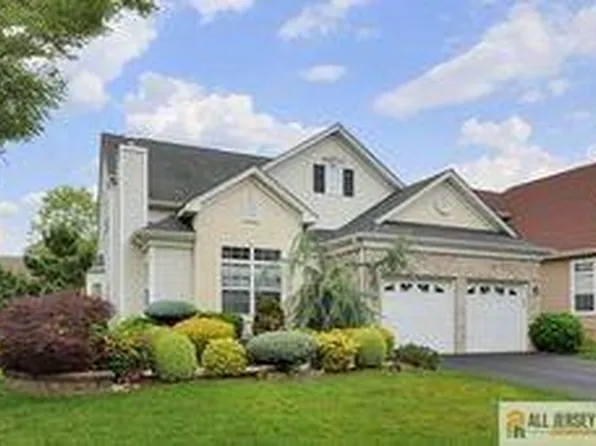 118 Timber Hill Dr, Monroe Township, NJ 08831