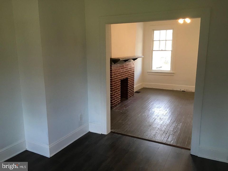 1st image of 318 S Burhans Blvd