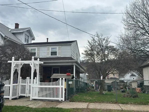 642 Grant St, Springdale, PA 15144