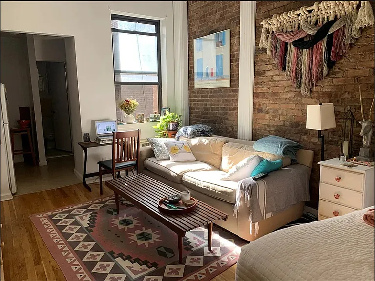452 W 22nd St #4B — Photo 2