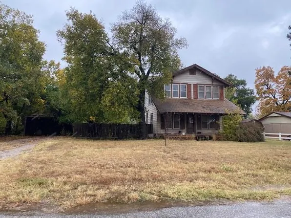 1011 Holly St, Perry, OK 73077
