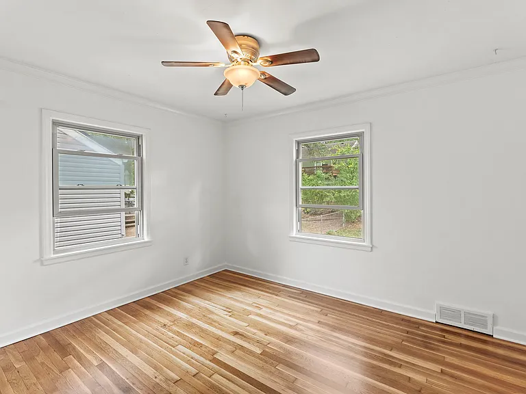 5706 Beverly Ave — Photo 12