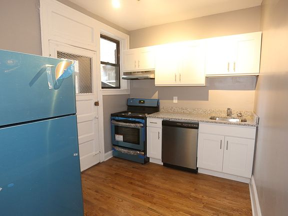 2nd image of 622 W Stratford Pl #S2