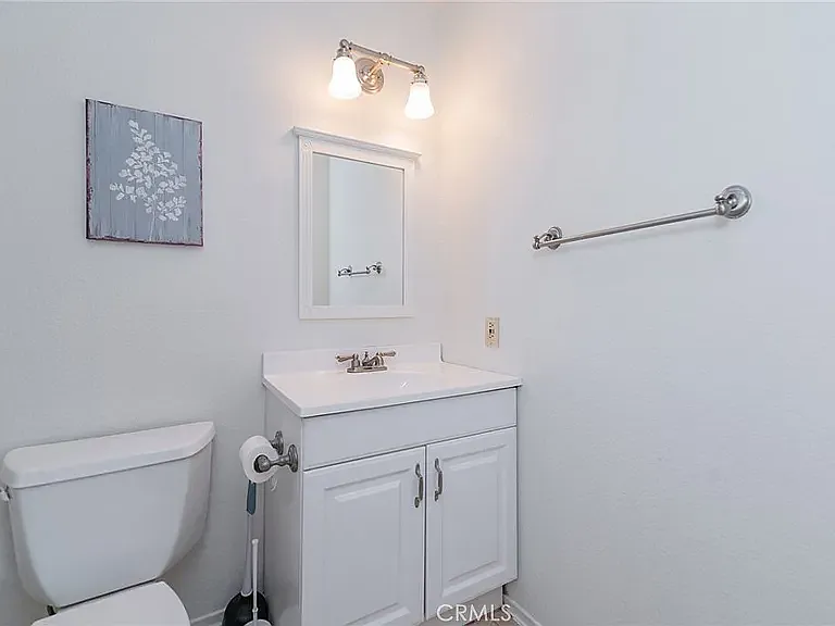 16920 Colchester Way — Photo 32